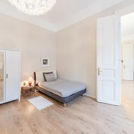 Paulay Apartment *
